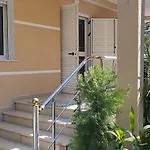 Seasons 1, Golem Kompleksi Dielli Qerret (Tirana)